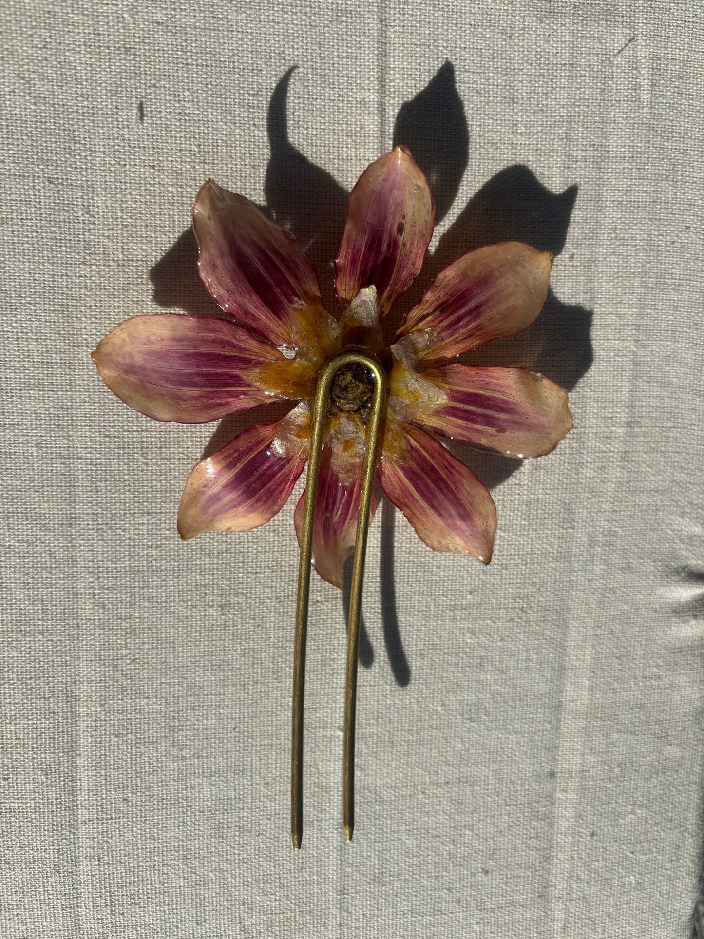 Dahlia Bun pin