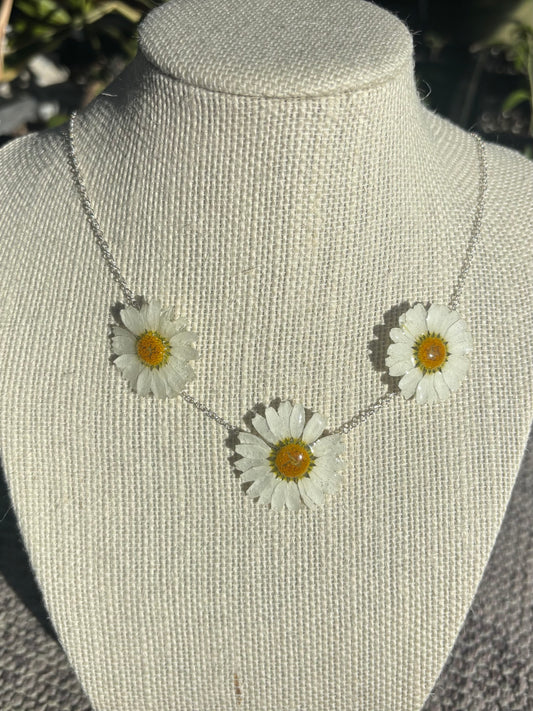 3 Daisy Necklace